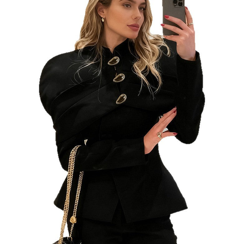 Well Tailored Top with a Graceful Silhouette
