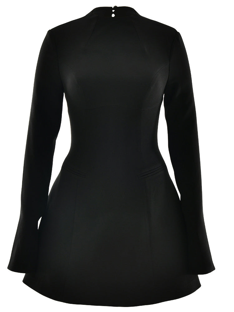 Beautifully Finished Dress in a Timeless Design