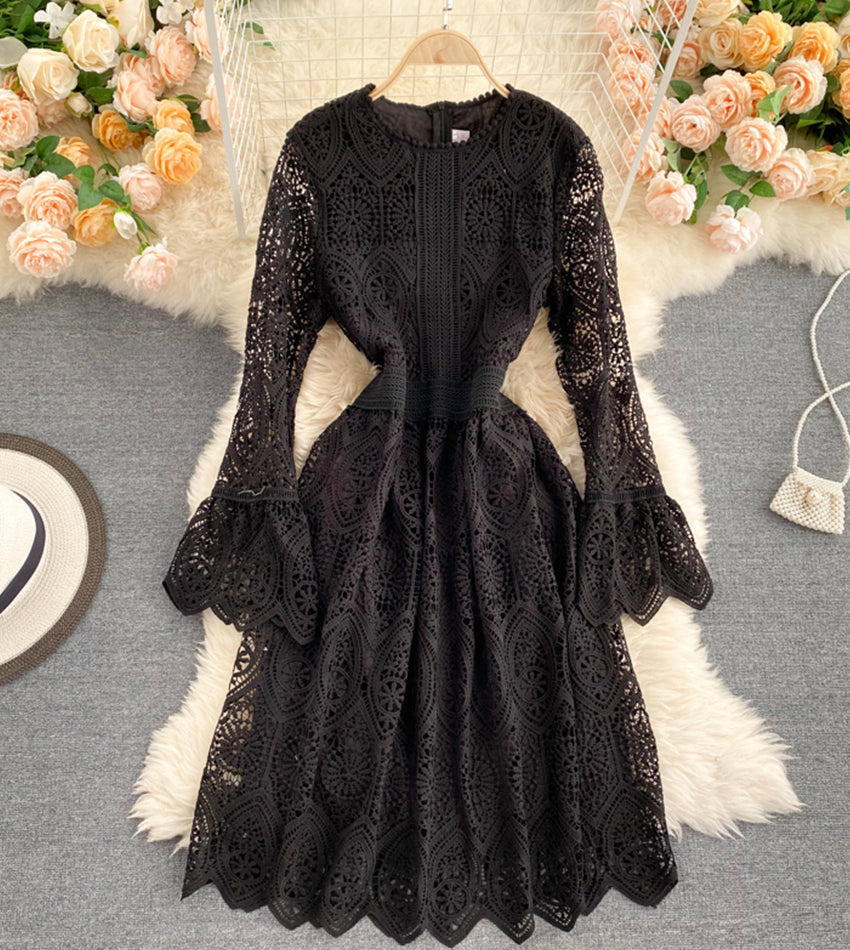 Beautifully Finished Dress in a Timeless Design