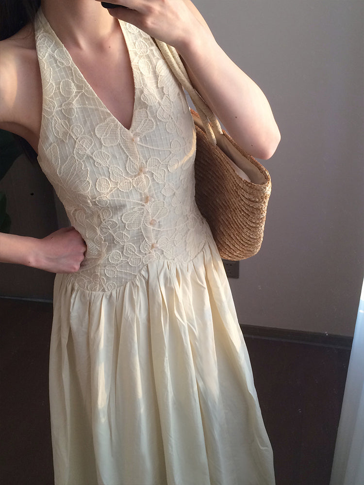 Beautifully Finished Dress in a Timeless Design