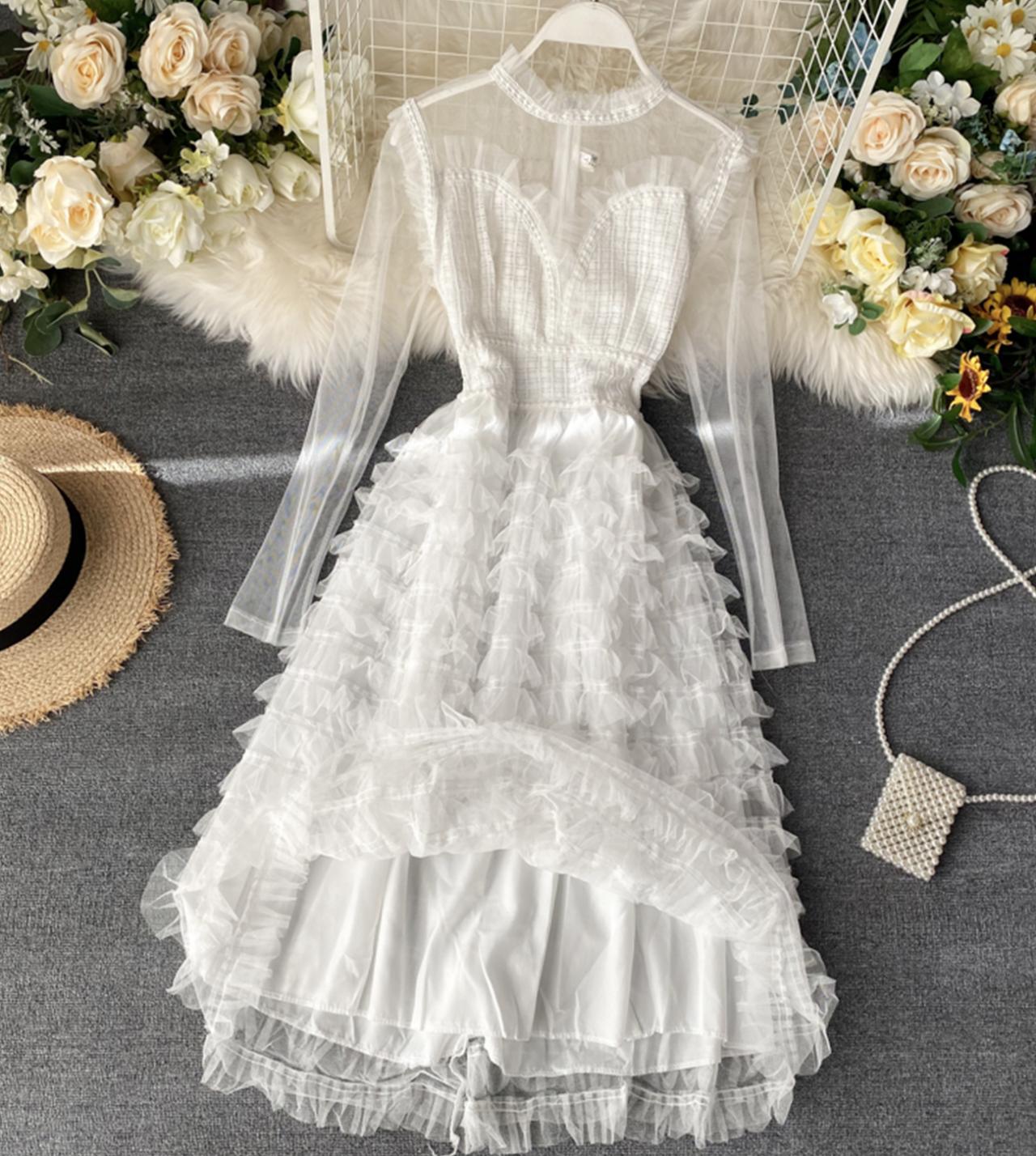 Effortlessly Elegant Dress with a Timeless Design