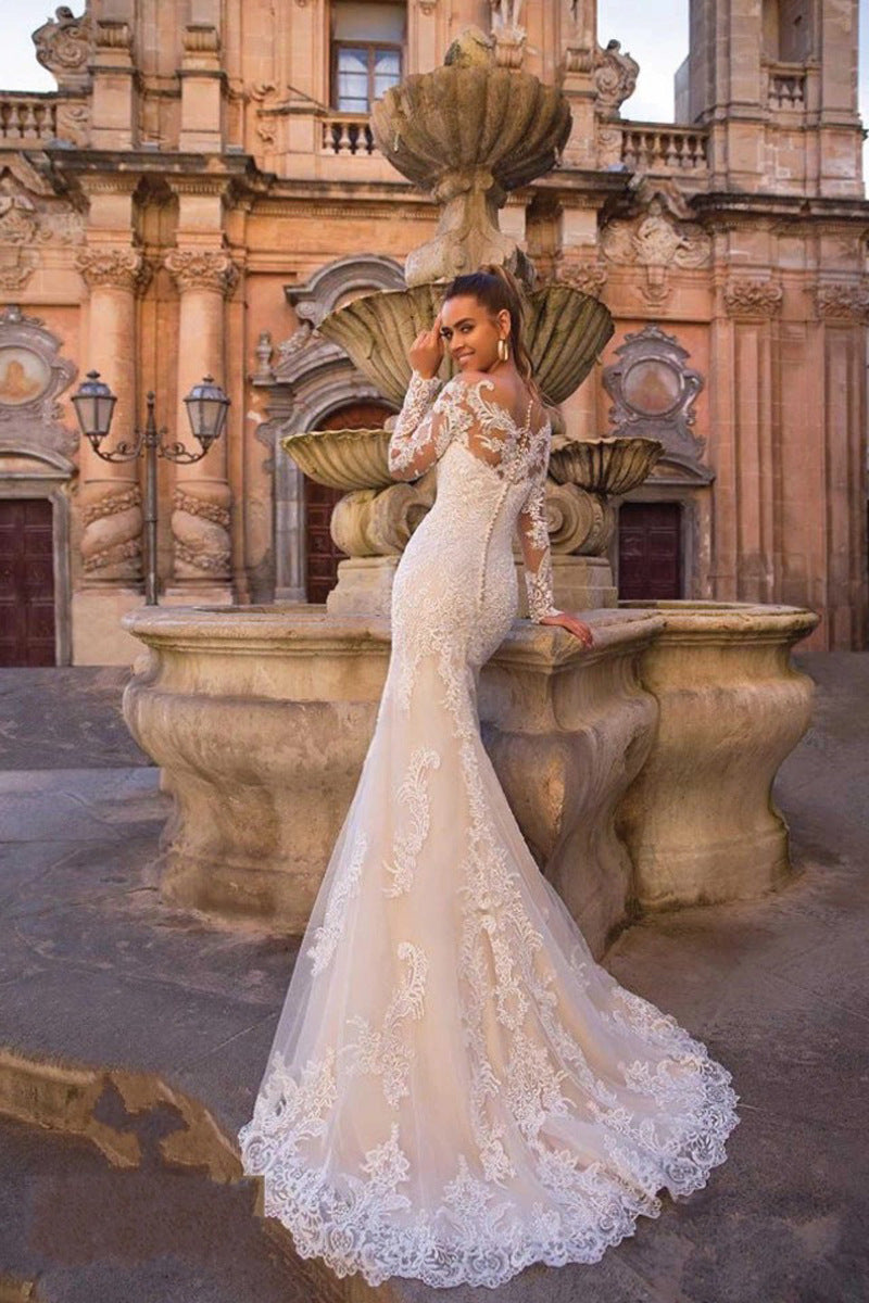 Beautifully Finished Dress in a Timeless Design