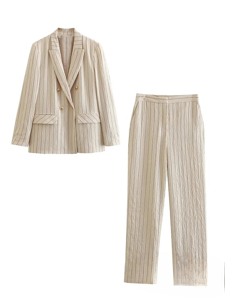 Sophisticated Pants with a Clean Classic Look
