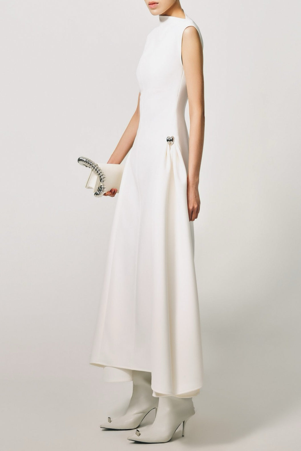Well Tailored Dress with a Graceful Silhouette