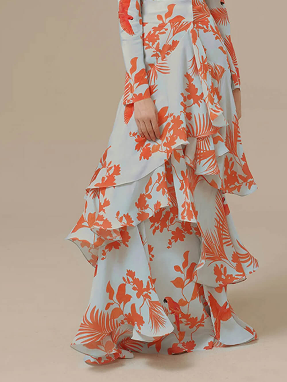 Well Tailored Dress with a Graceful Silhouette