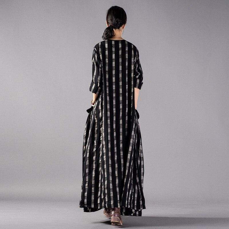 Well Tailored Dress with a Graceful Silhouette