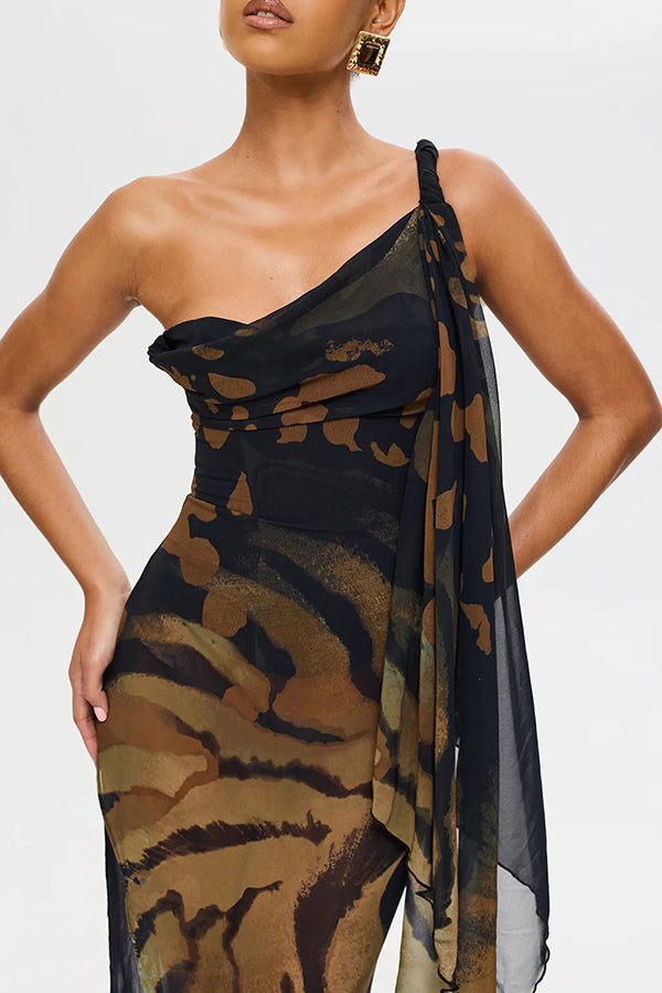 Well Tailored Dress with a Graceful Silhouette