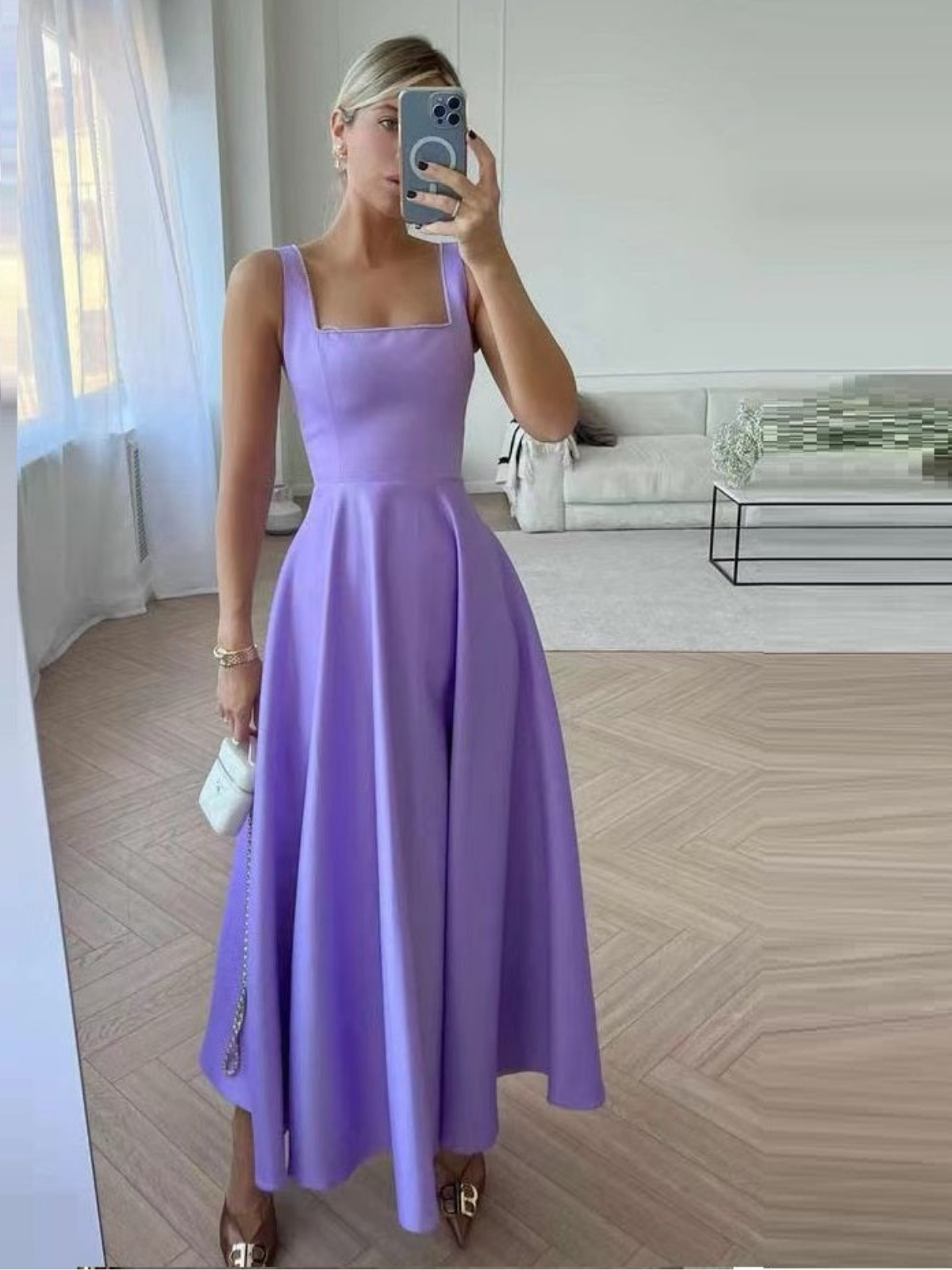 Effortlessly Elegant Dress with a Timeless Design