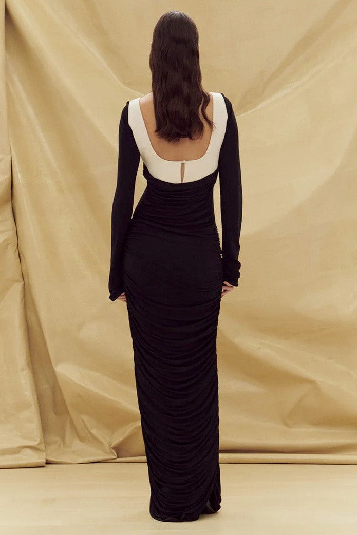 Well Tailored Dress with a Graceful Silhouette