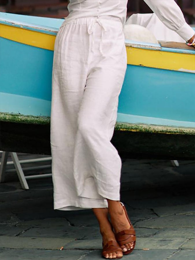 Effortlessly Elegant Pants with a Timeless Design