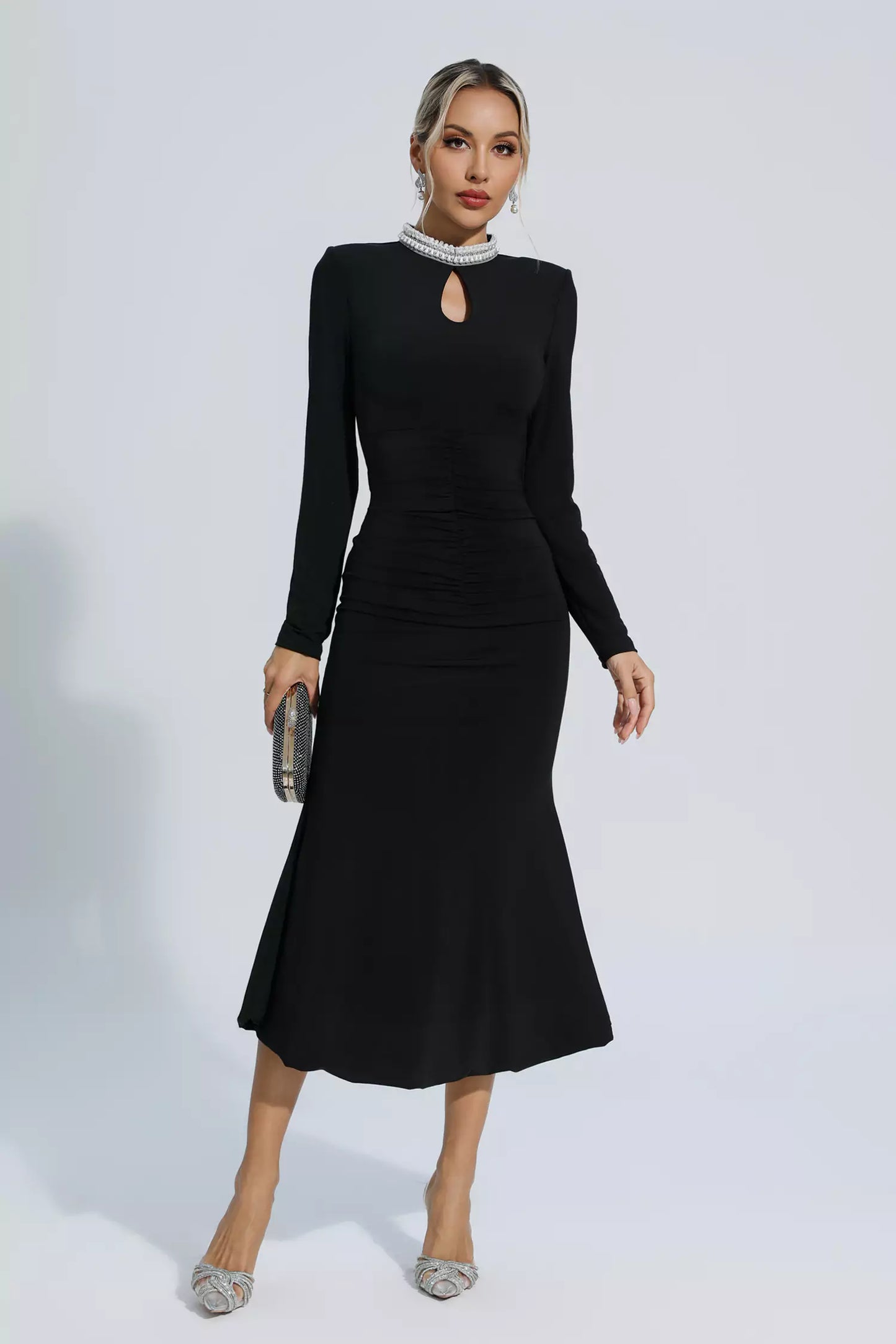Well Tailored Dress with a Graceful Silhouette