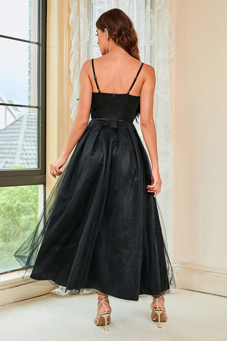 Effortlessly Elegant Dress with a Timeless Design