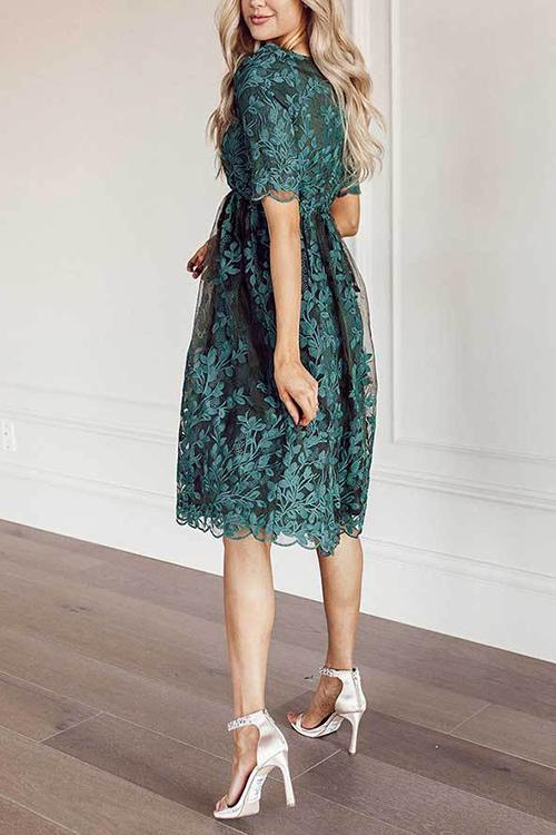 Classic Vintage Dress with a Flattering Fit