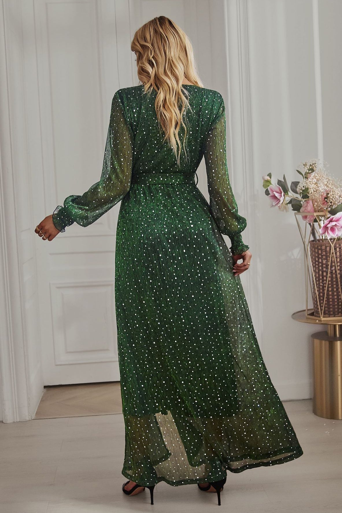 Classic Vintage Dress with a Flattering Fit