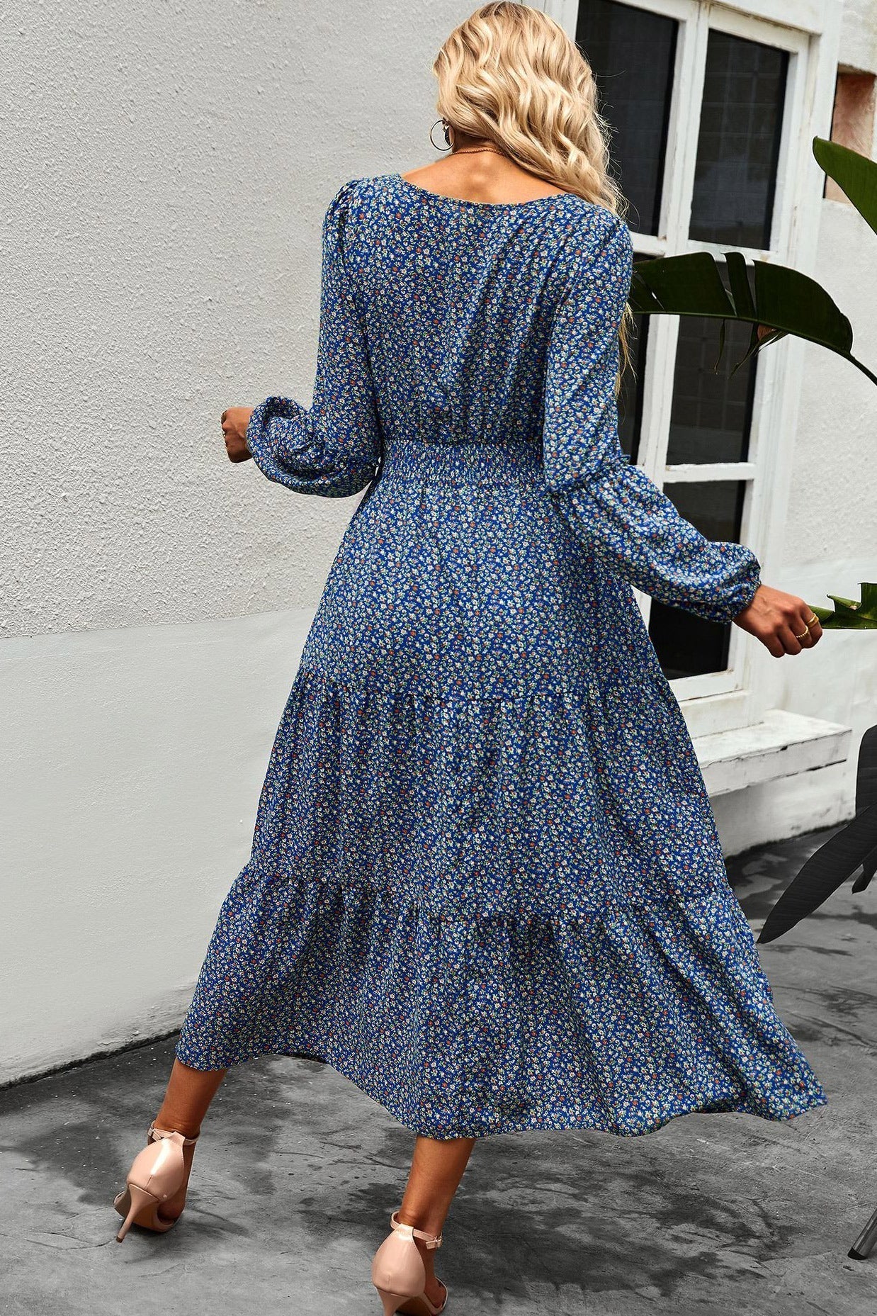 Well Tailored Dress with a Graceful Silhouette