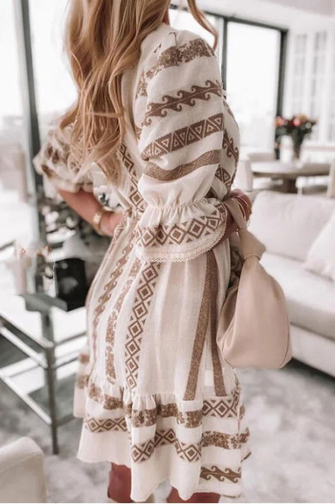 Beautifully Finished Dress in a Timeless Design