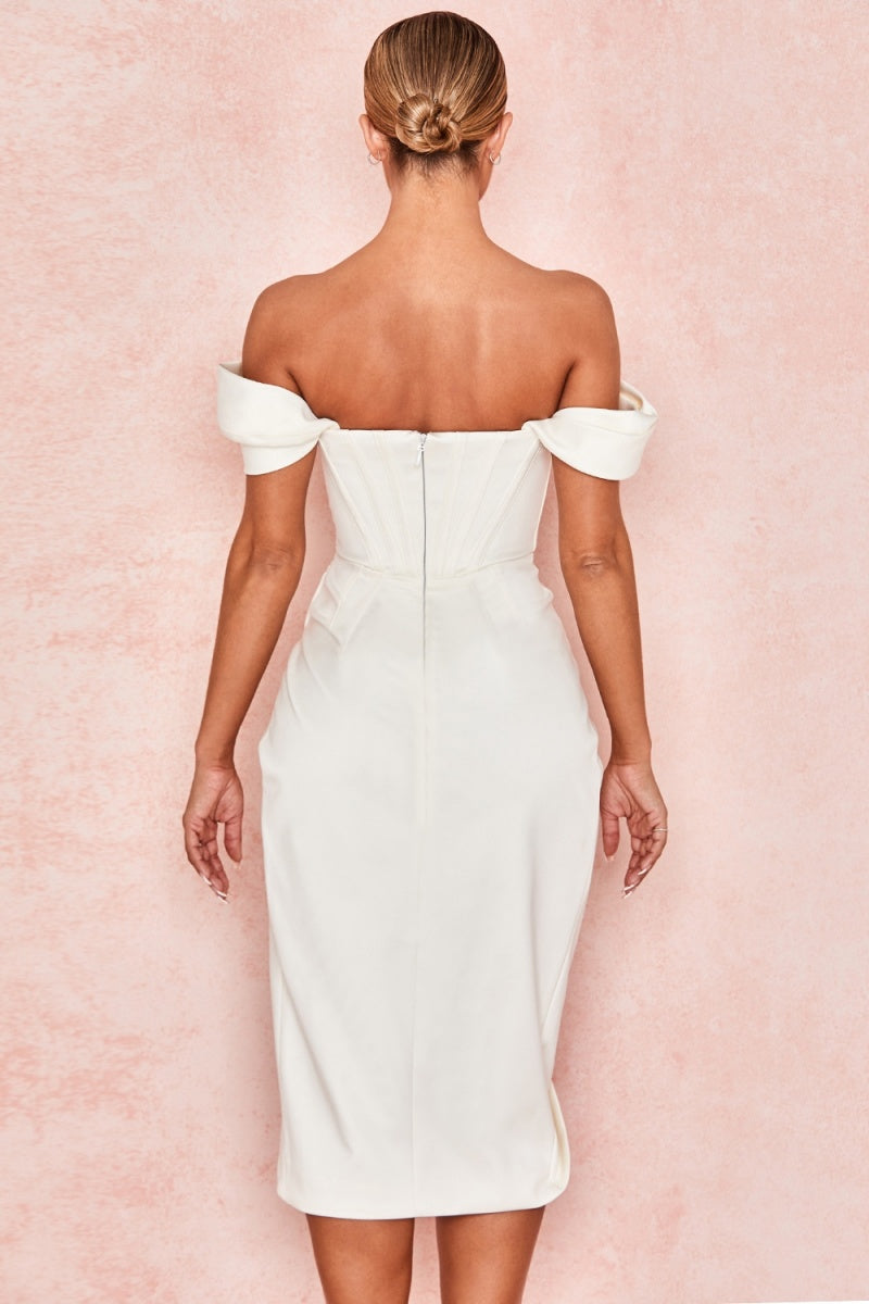 Effortlessly Elegant Dress with a Timeless Design