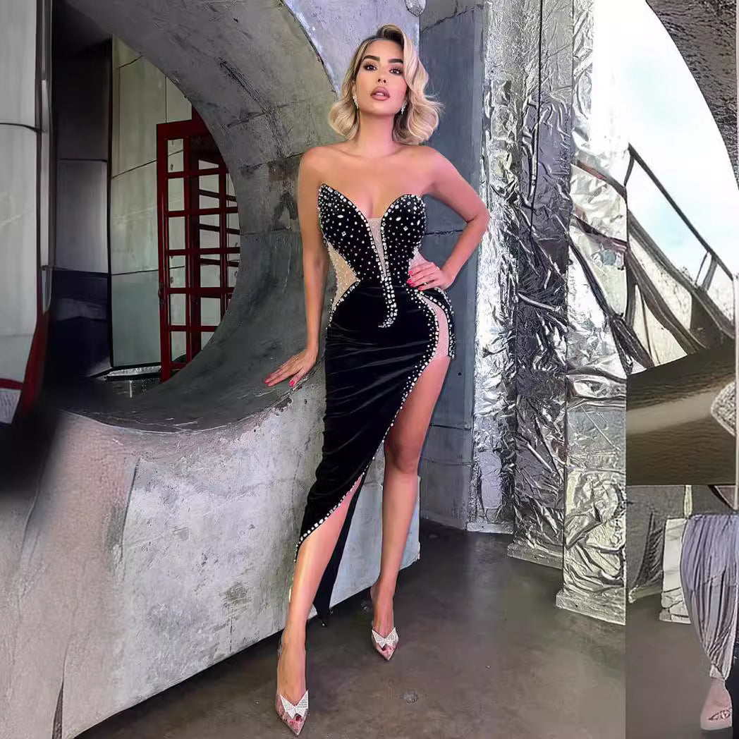 Beautifully Finished Dress in a Timeless Design