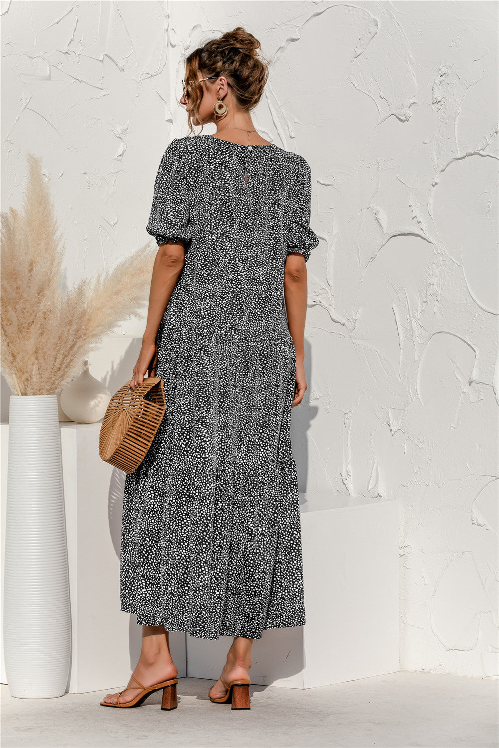 Well Tailored Dress with a Graceful Silhouette