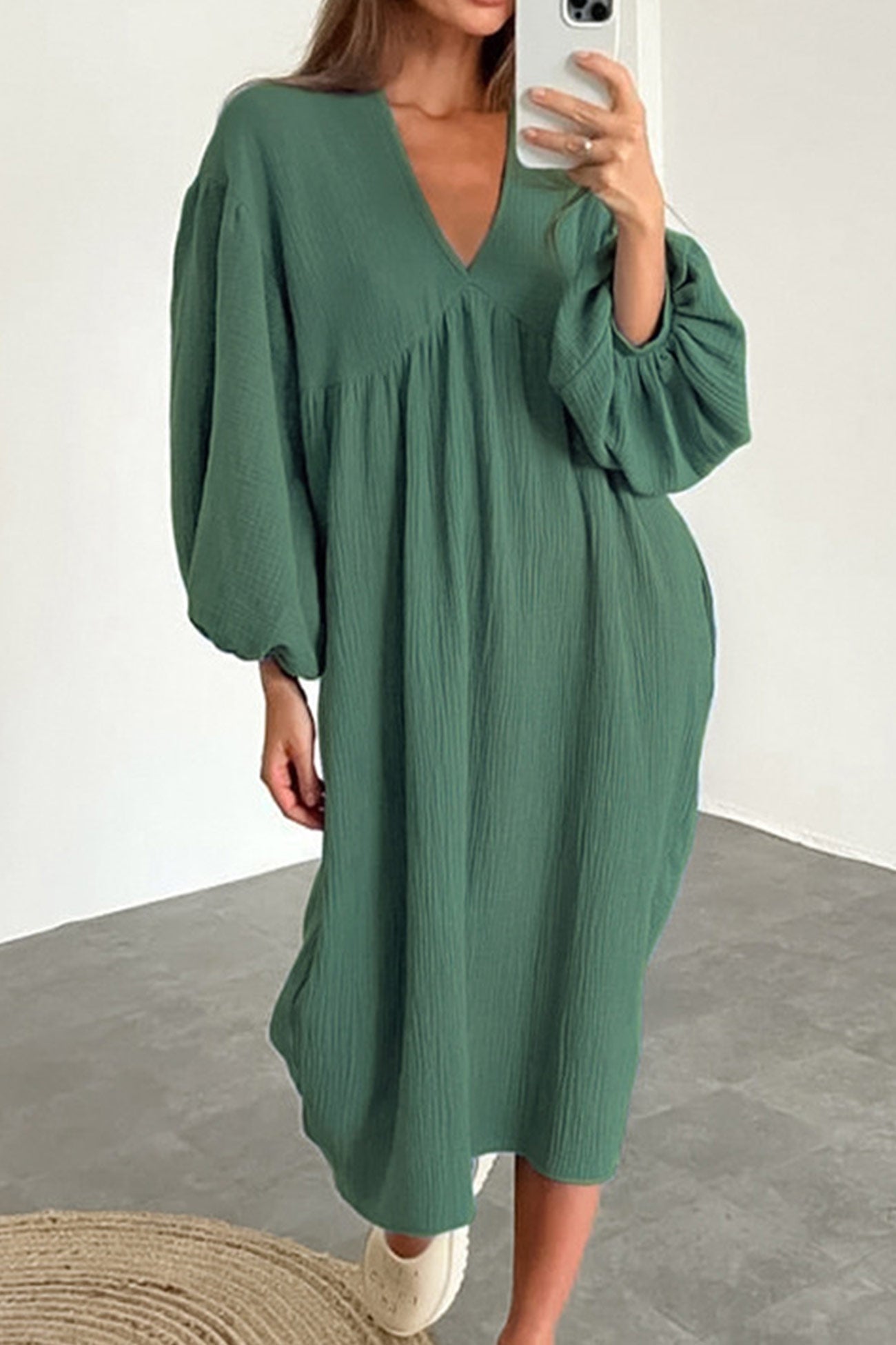 Effortlessly Elegant Dress with a Timeless Design