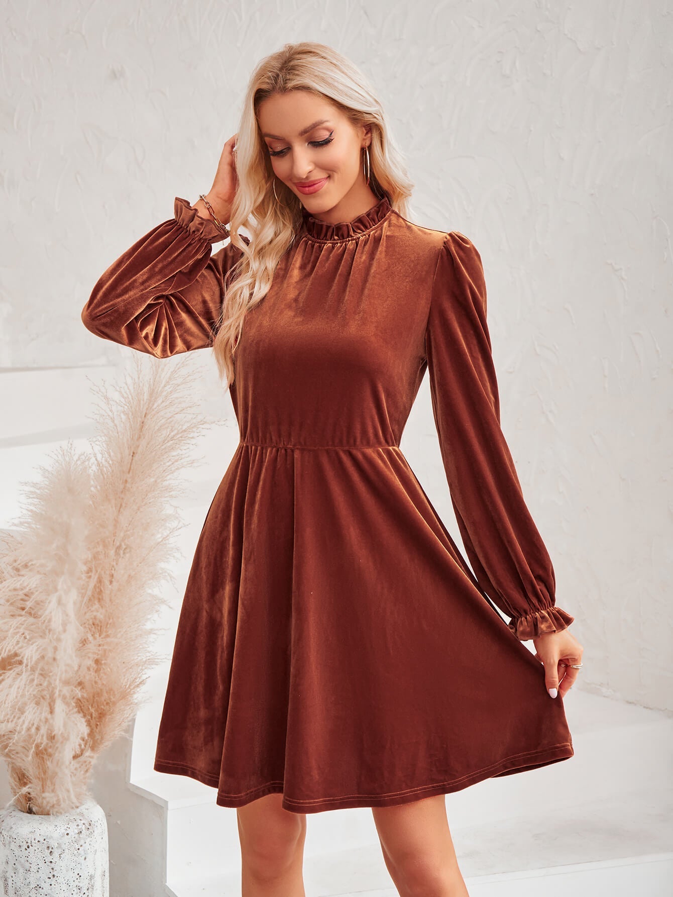 Well Tailored Dress with a Graceful Silhouette