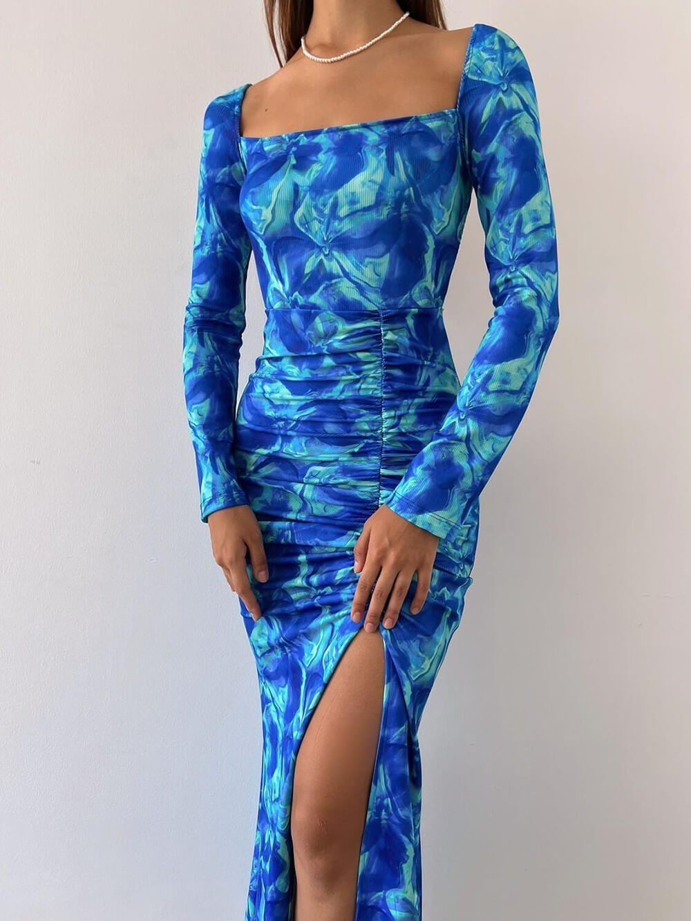Gracefully Styled Dress for Any Occasion