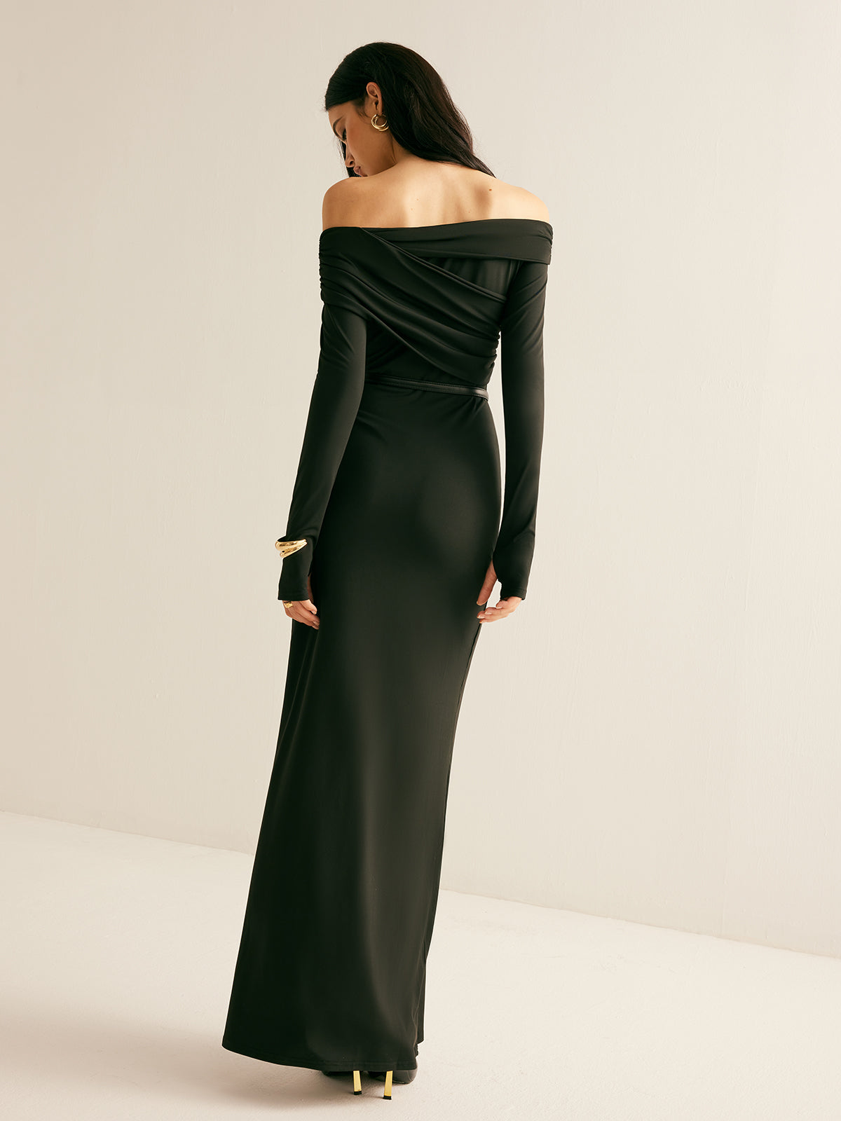 Effortlessly Elegant Dress with a Timeless Design