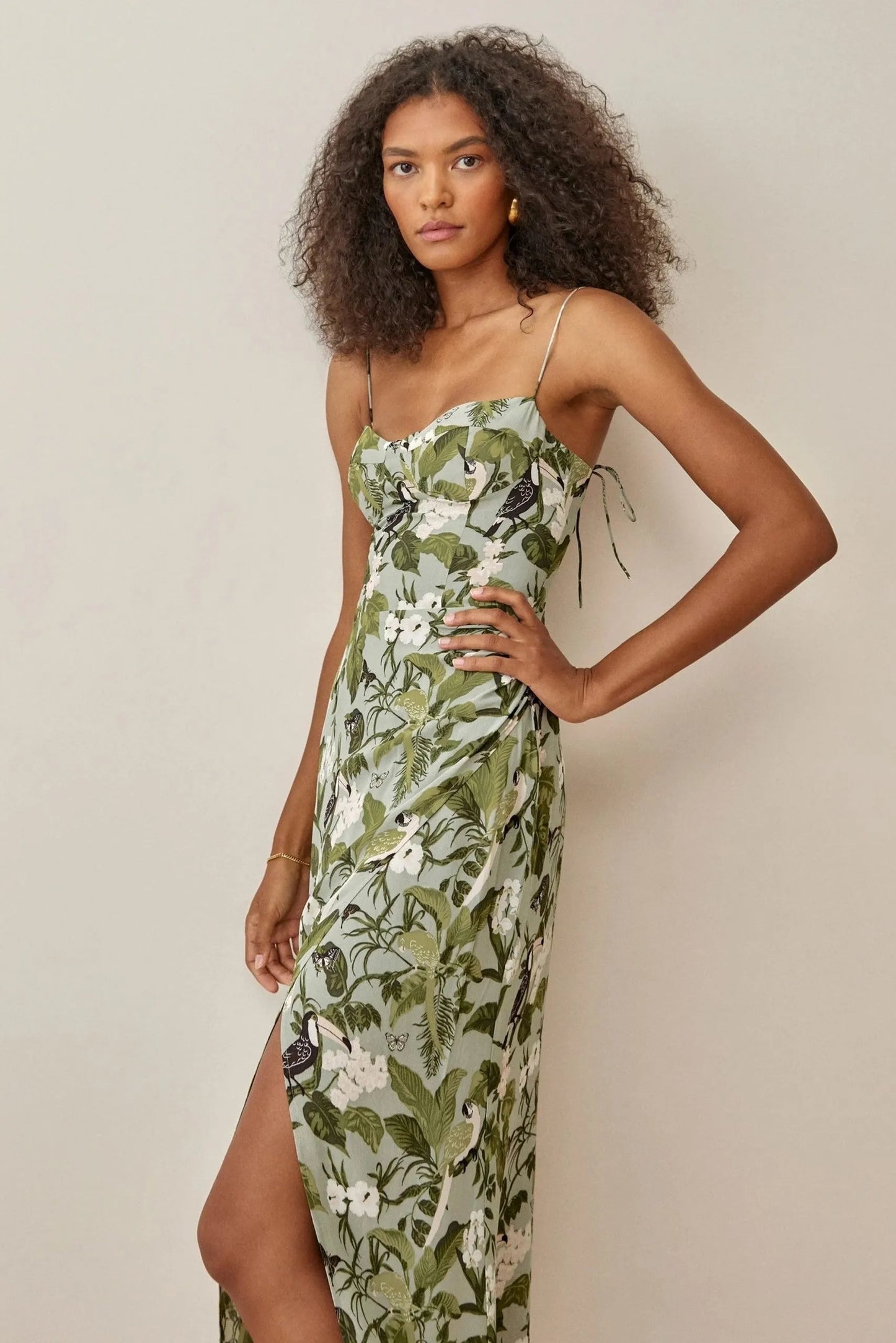 Well Tailored Dress with a Graceful Silhouette