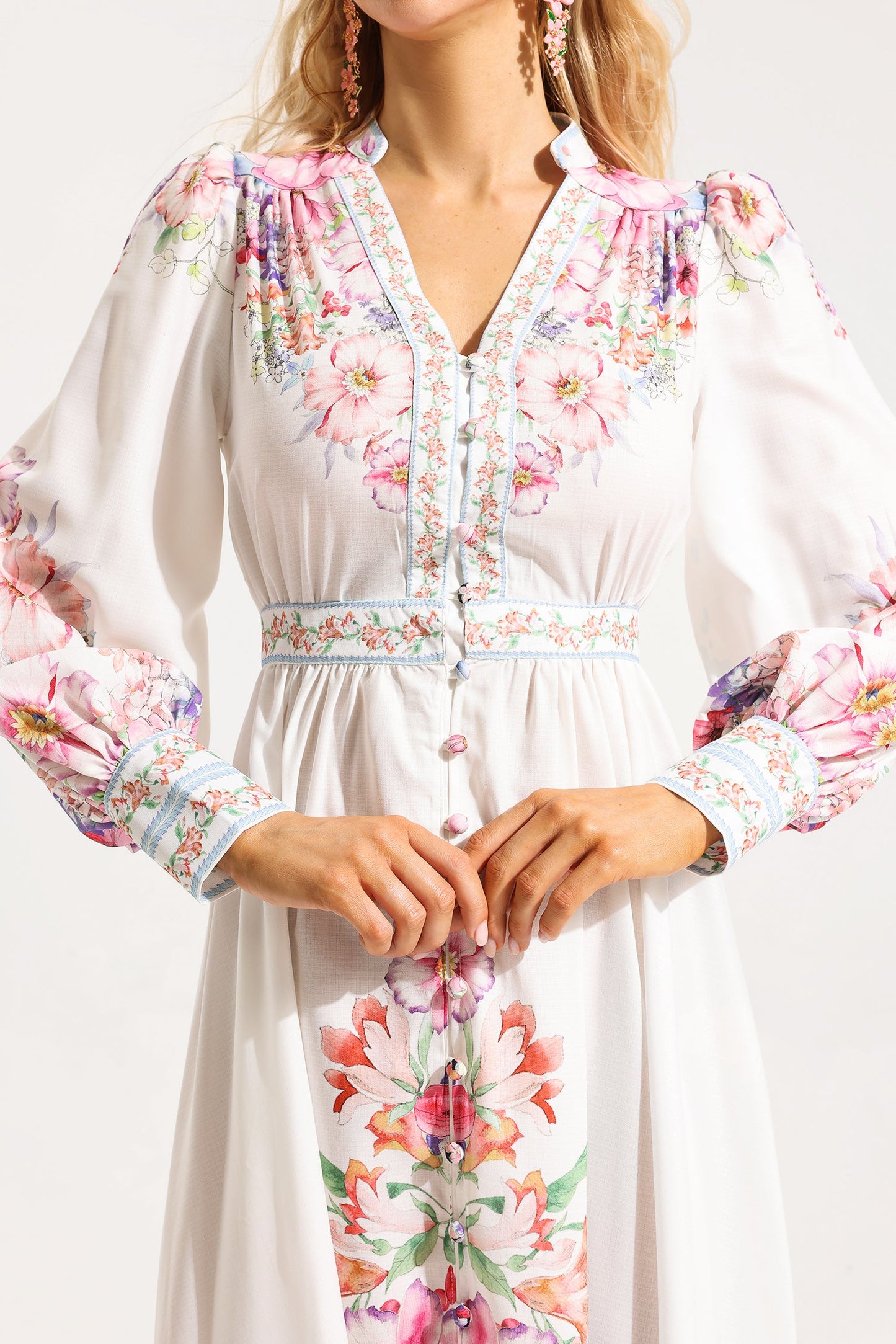 Gracefully Styled Dress for Any Occasion