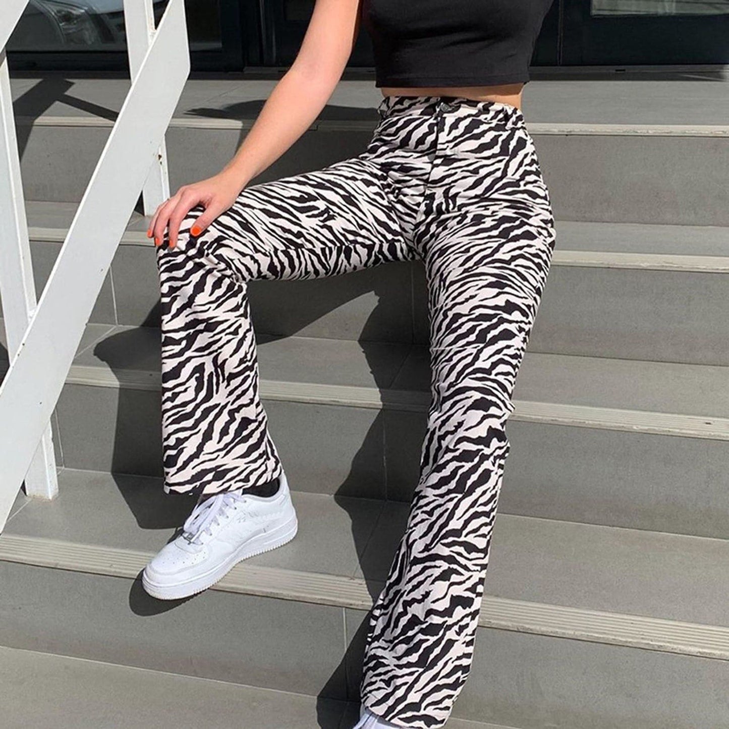 Well Tailored Pants with a Graceful Silhouette