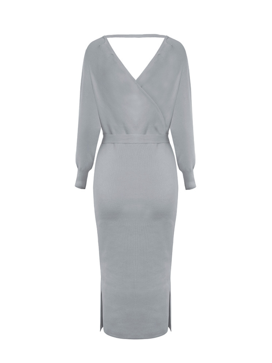 Well Tailored Sweater with a Graceful Silhouette