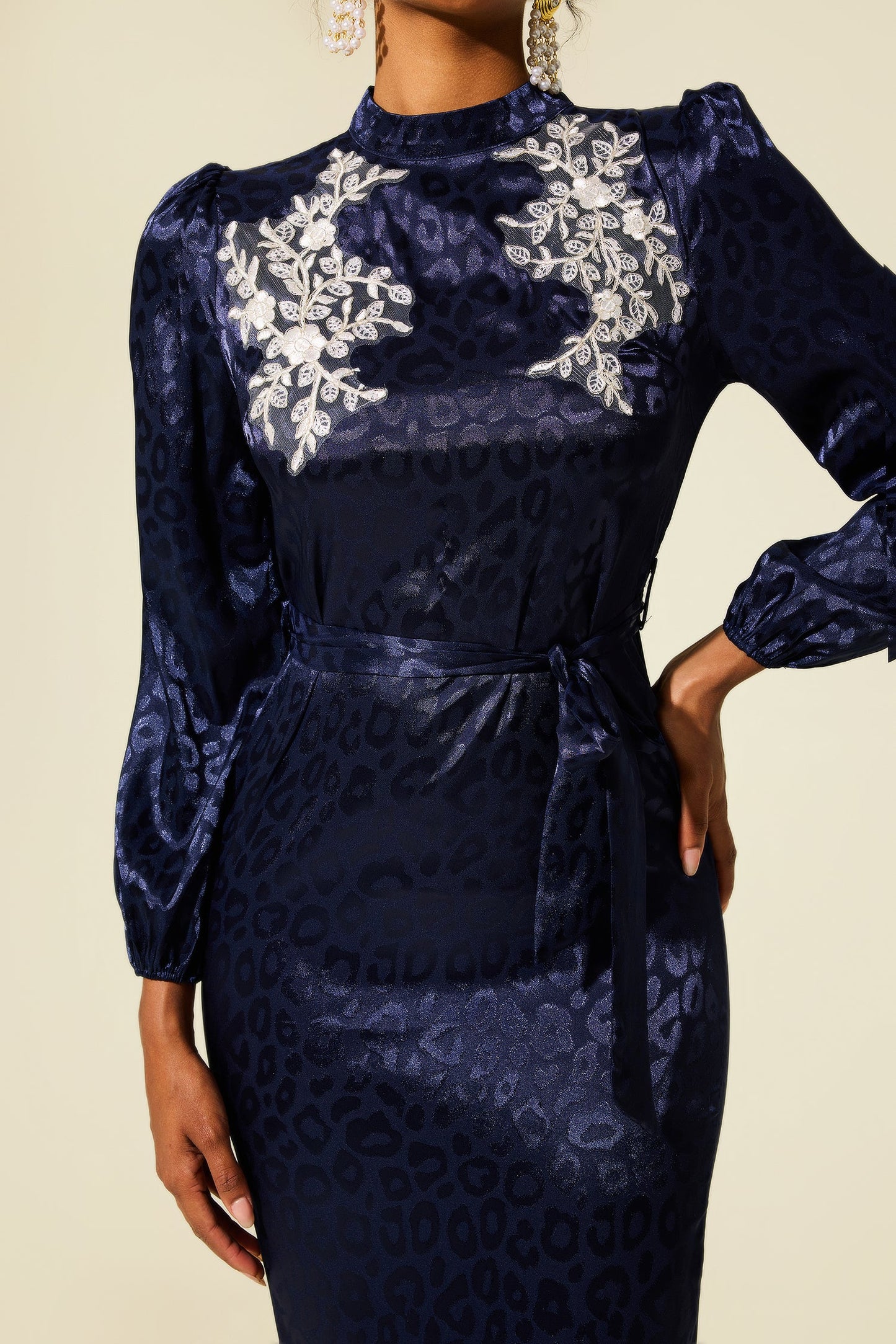 Beautifully Finished Dress in a Timeless Design