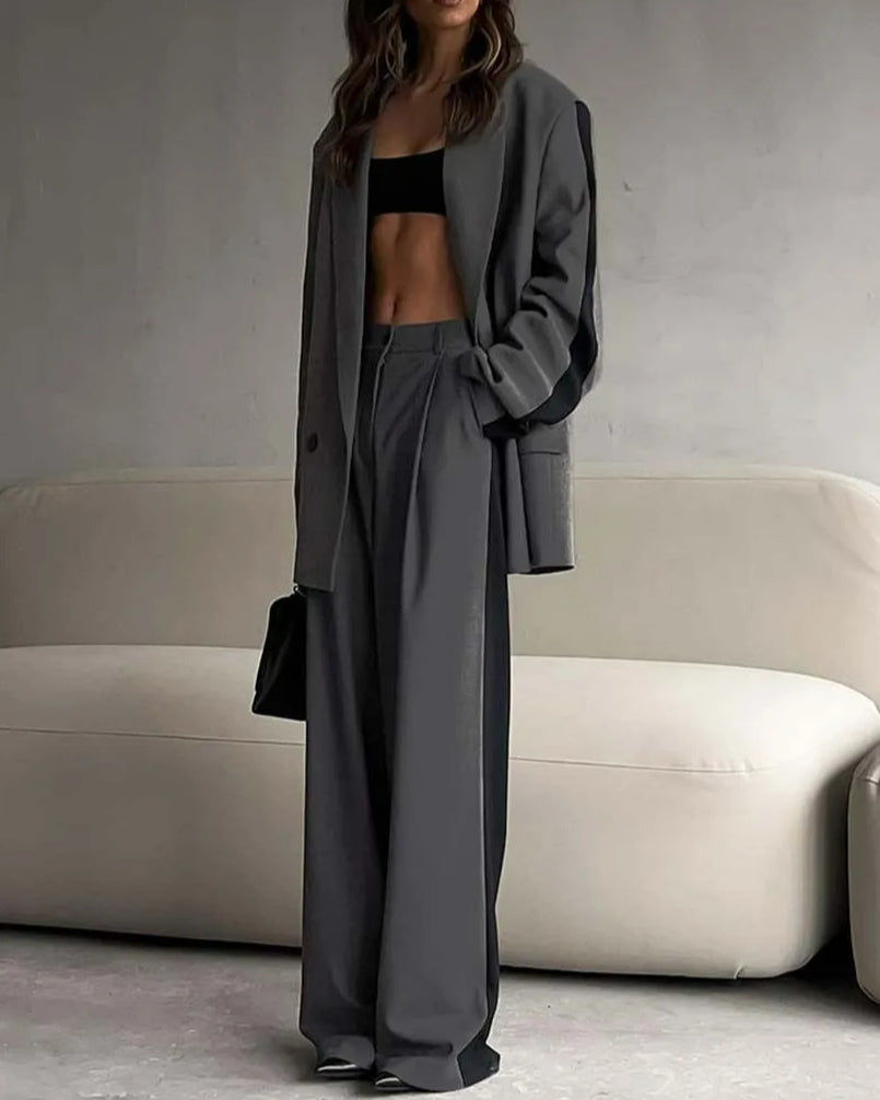 Effortlessly Elegant Trousers with a Timeless Design