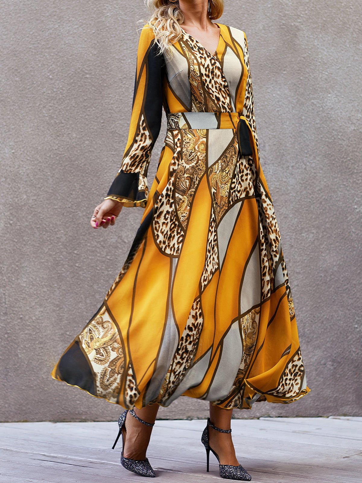 Well Tailored Dress with a Graceful Silhouette