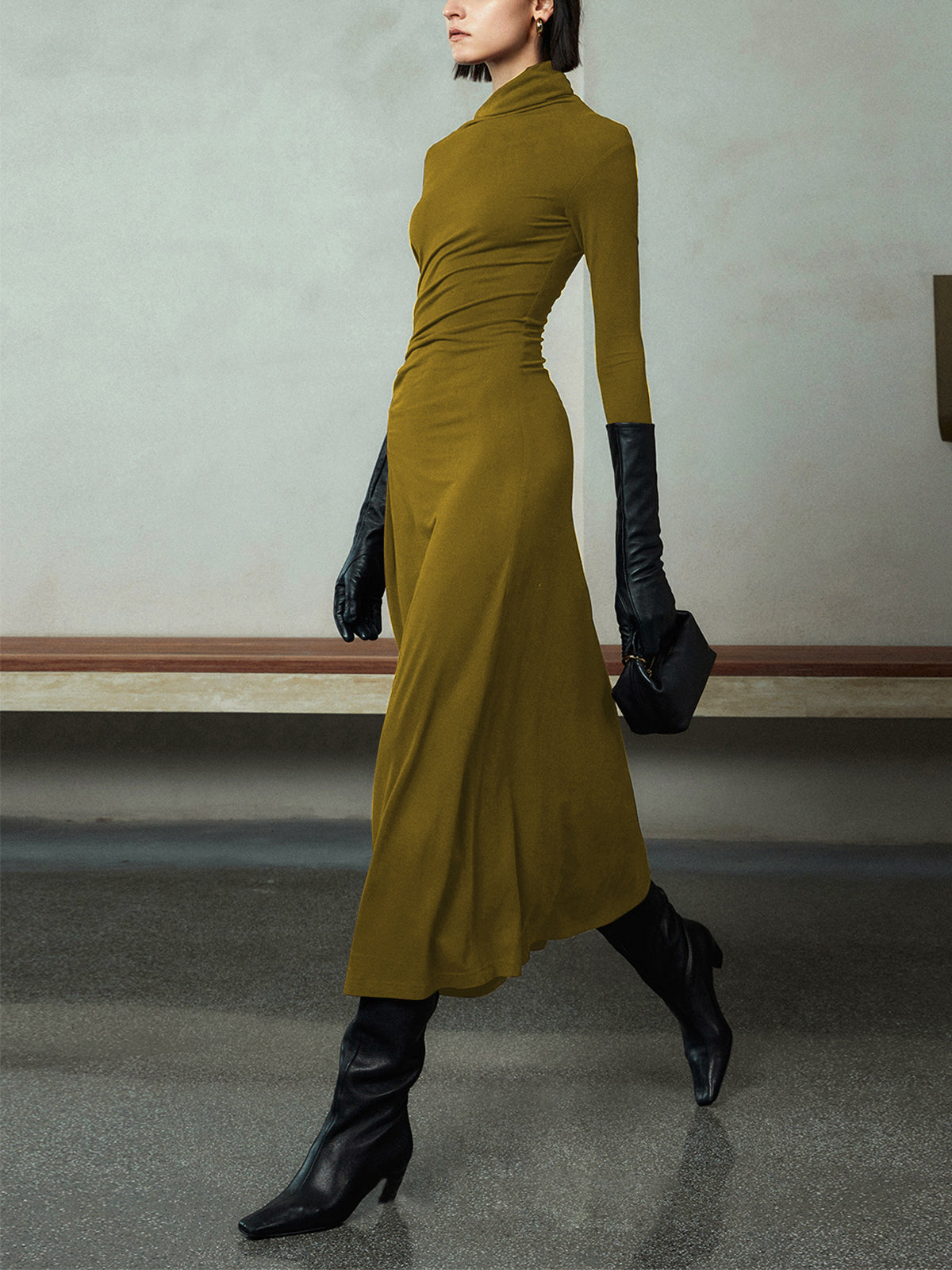 Well Tailored Dress with a Graceful Silhouette
