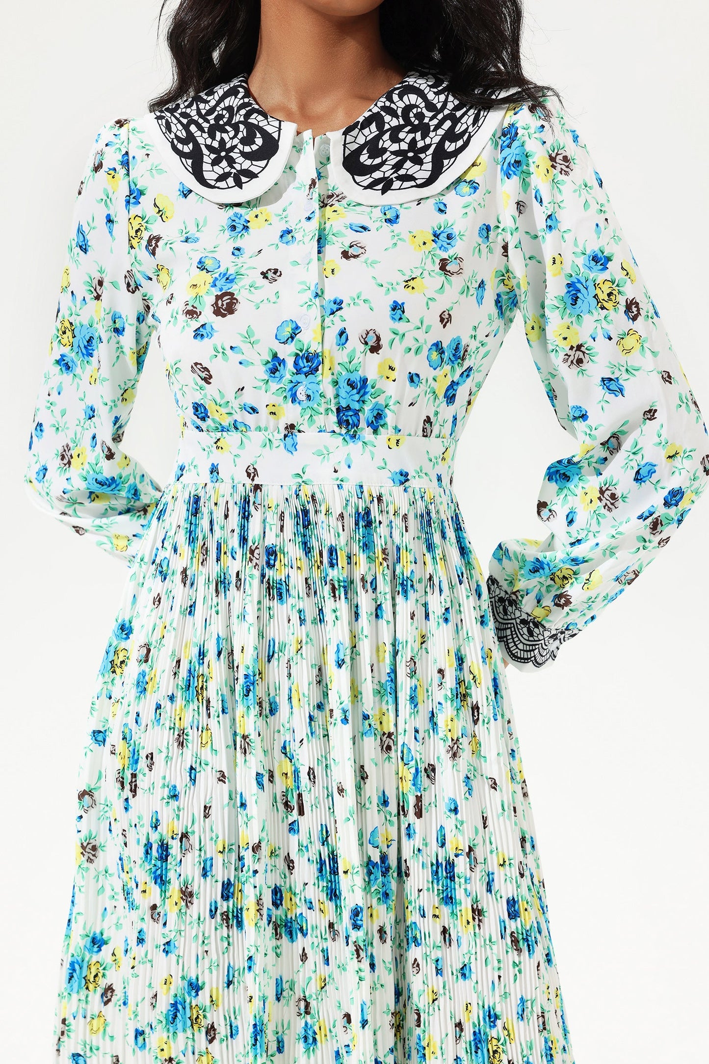 Beautifully Finished Dress in a Timeless Design