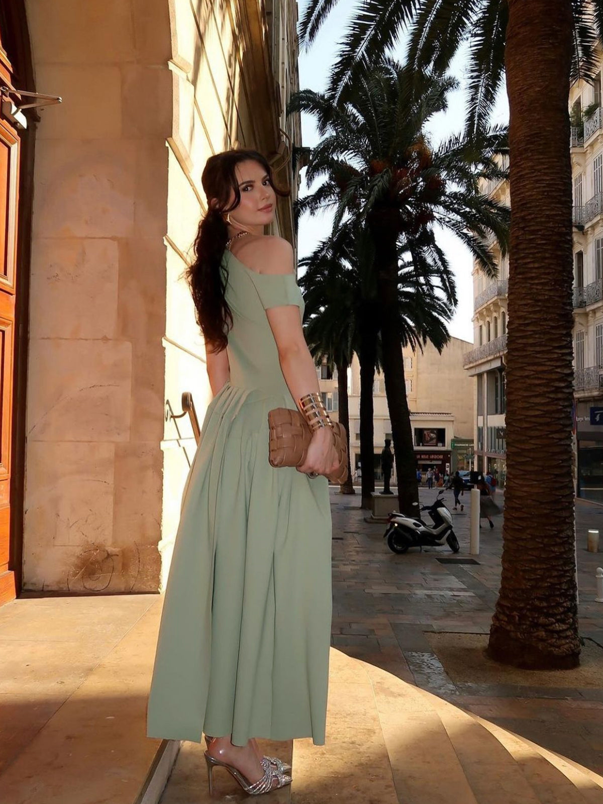 Beautifully Crafted Dress in a Classic Style