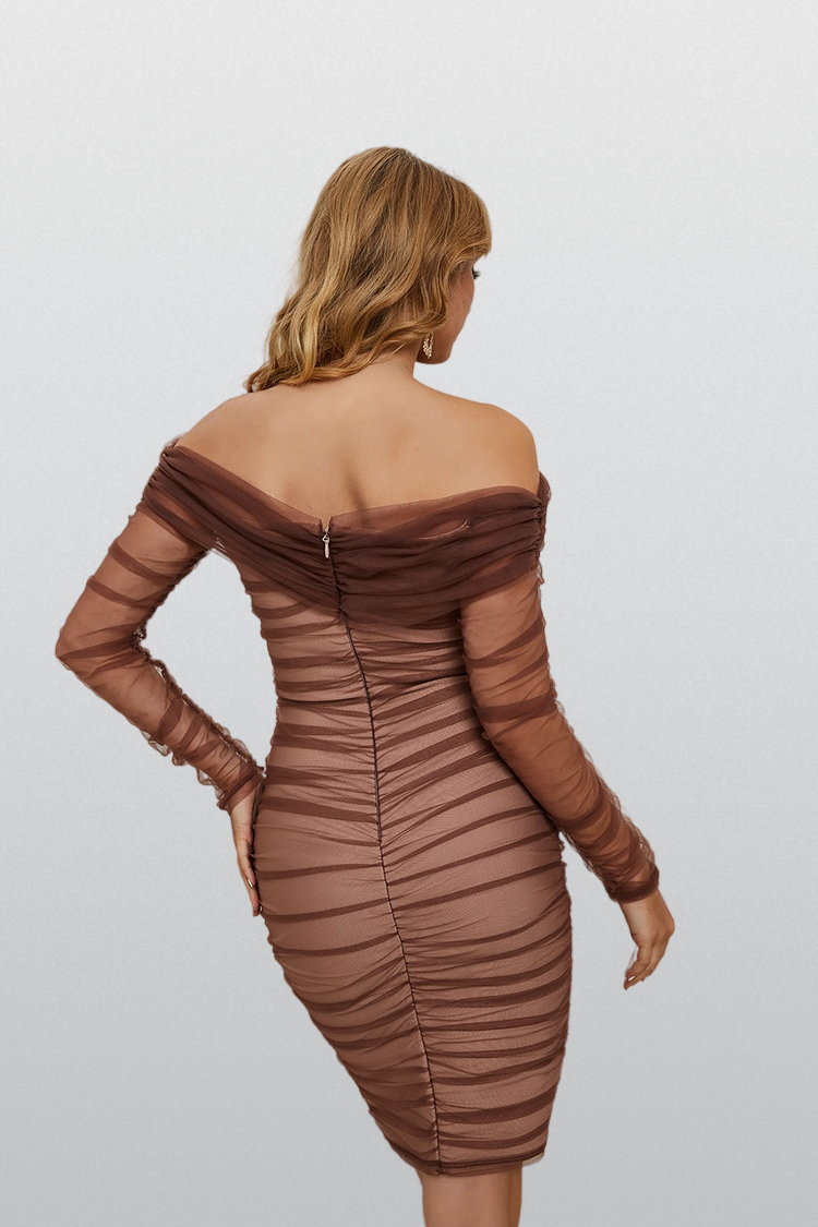 Beautifully Finished Dress in a Timeless Design