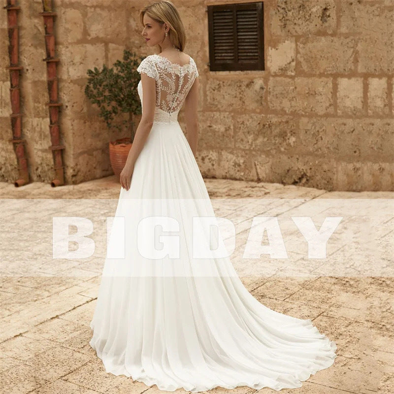 Beautifully Finished Dress in a Timeless Design