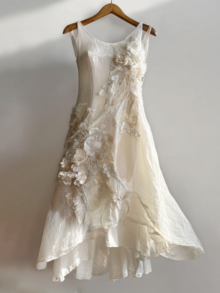 Effortlessly Elegant Dress with a Timeless Design
