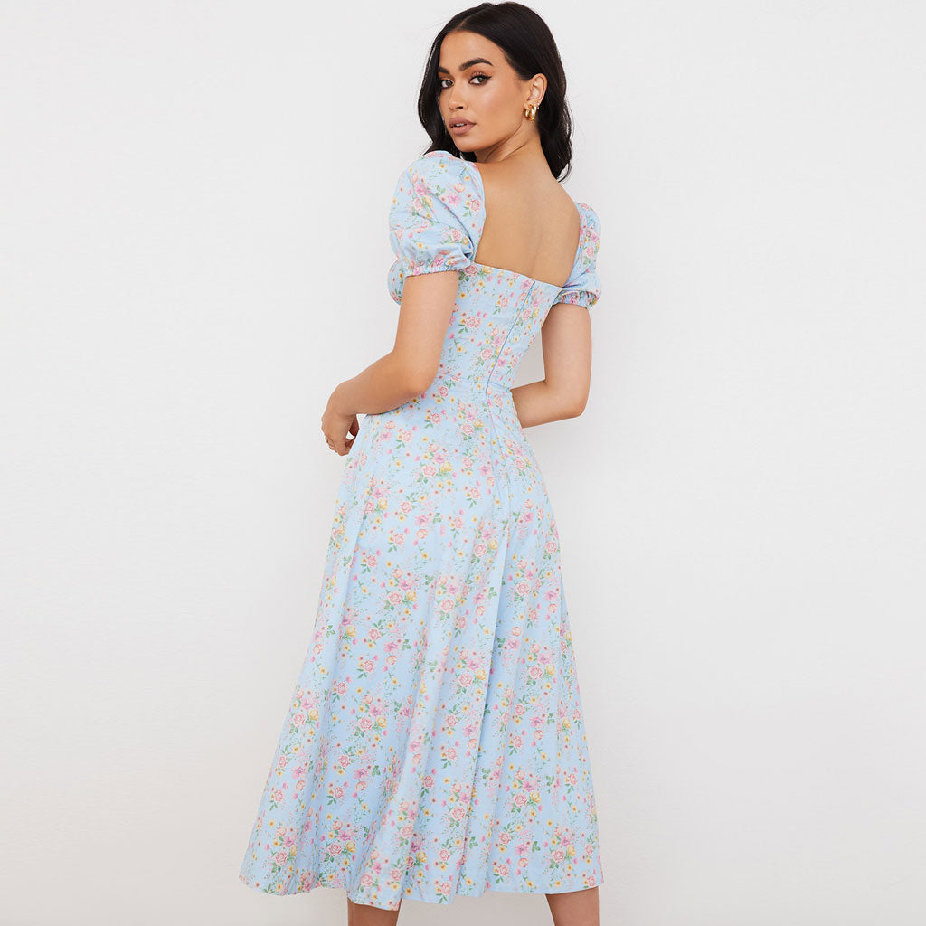 Gracefully Styled Dress for Any Occasion