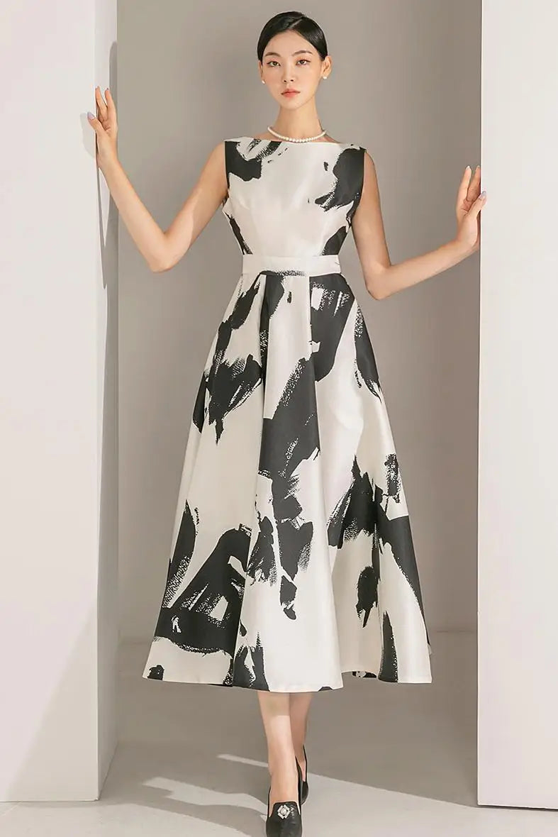 Gracefully Styled Dress for Any Occasion