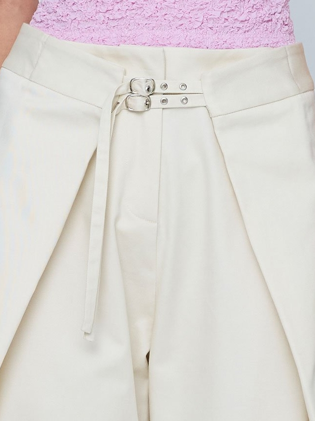 Well Tailored Garment with a Graceful Silhouette