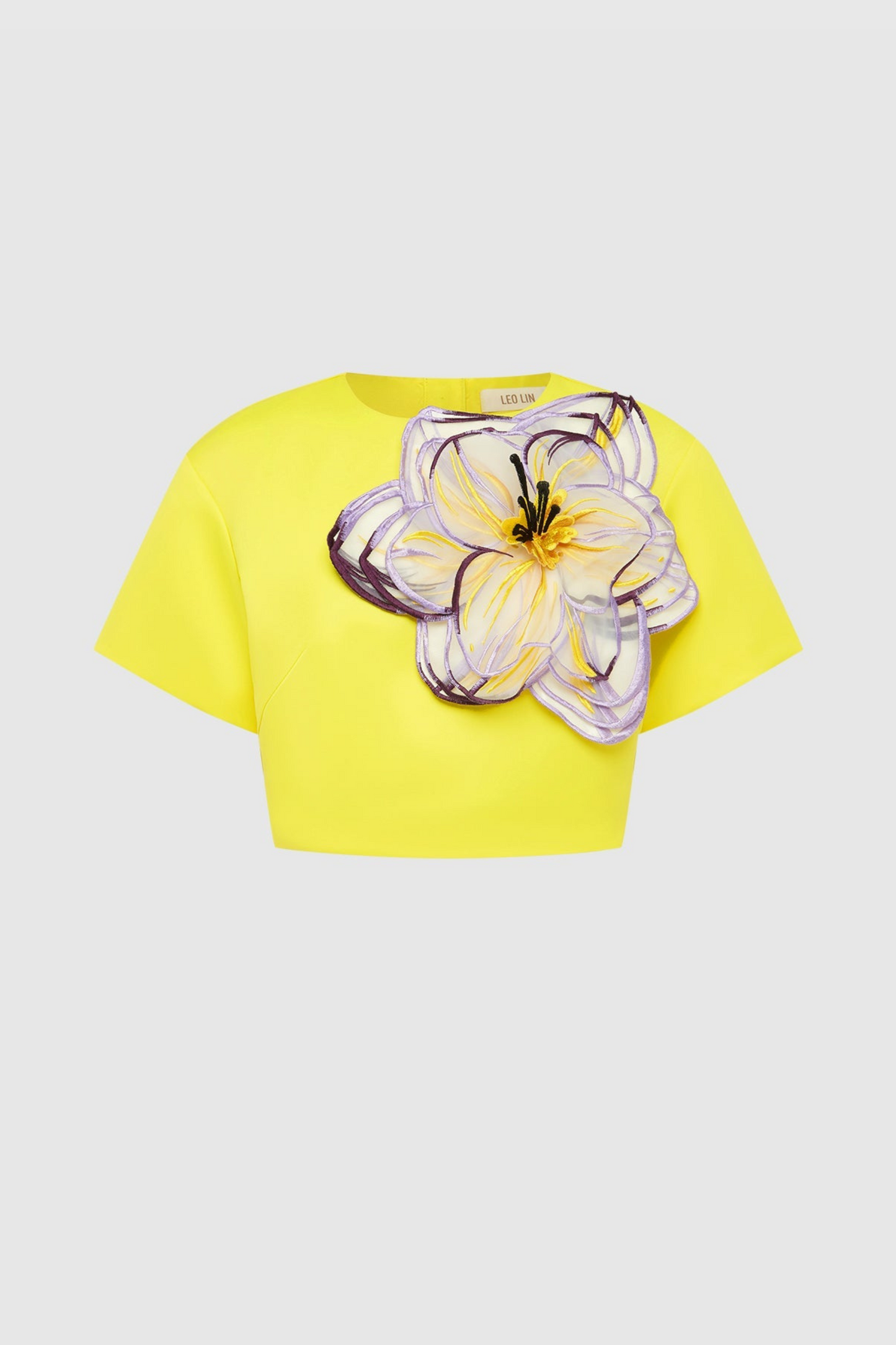 Effortlessly Elegant Garment with a Timeless Design