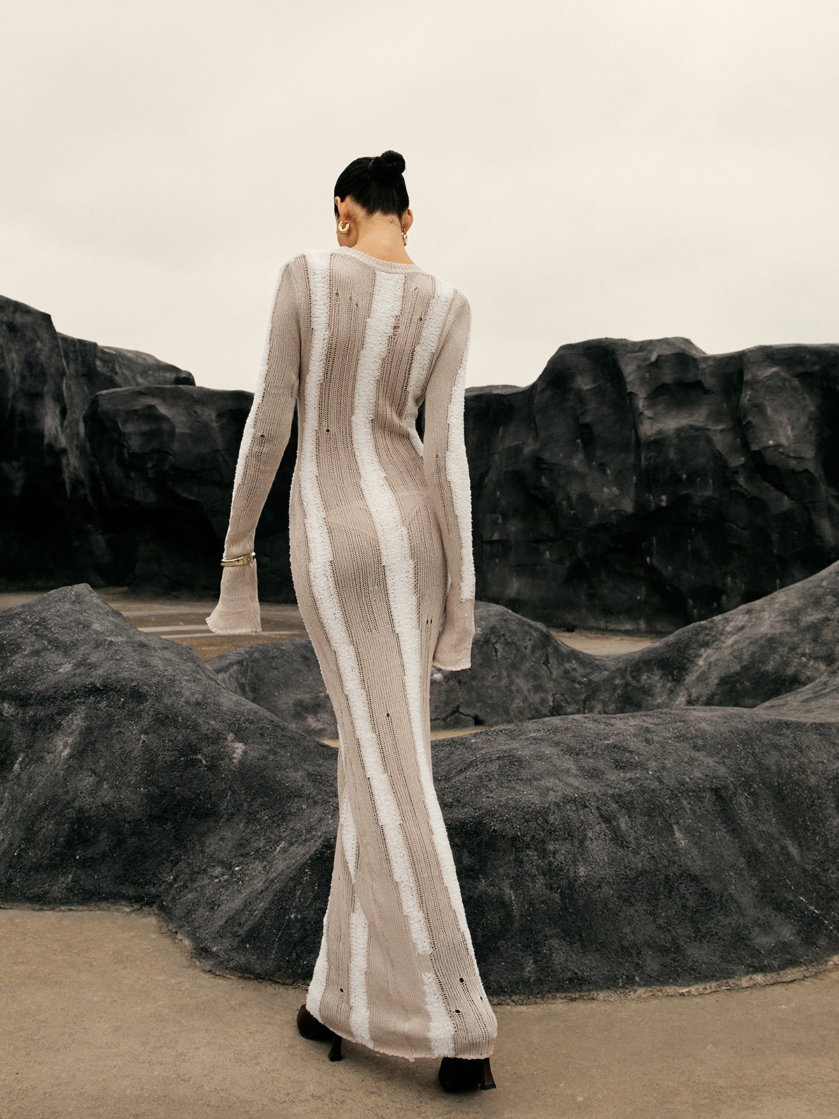 Effortlessly Elegant Dress with a Timeless Design