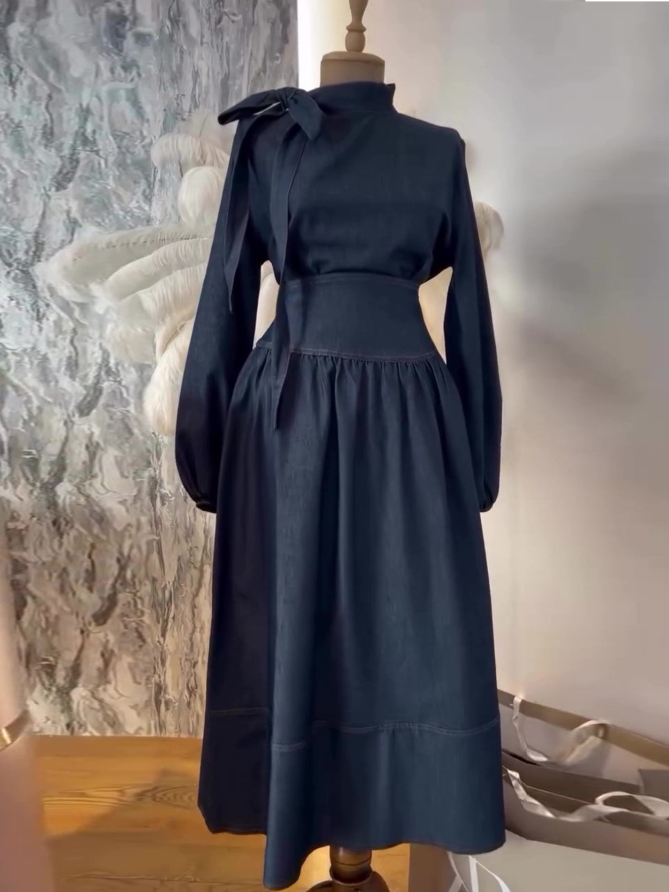 Effortlessly Elegant Dress with a Timeless Design