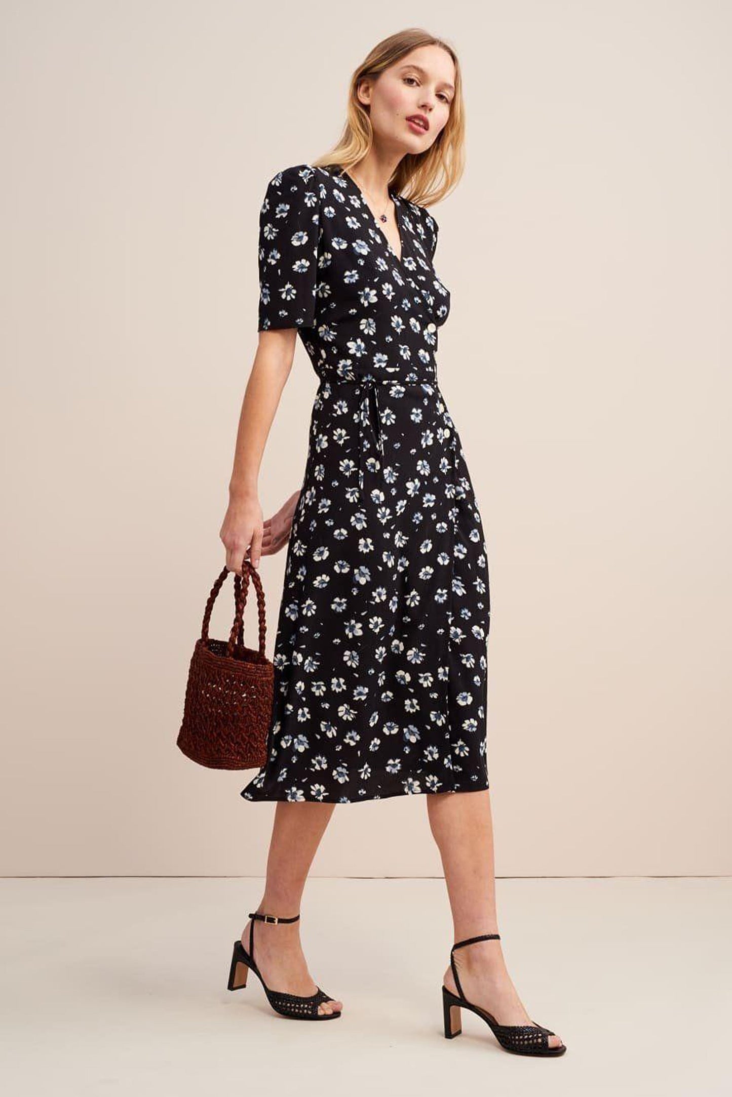 Gracefully Styled Dress for Any Occasion