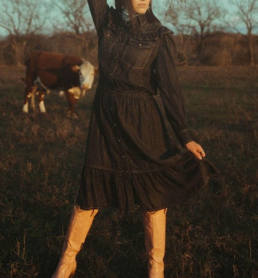Beautifully Finished Dress in a Timeless Design