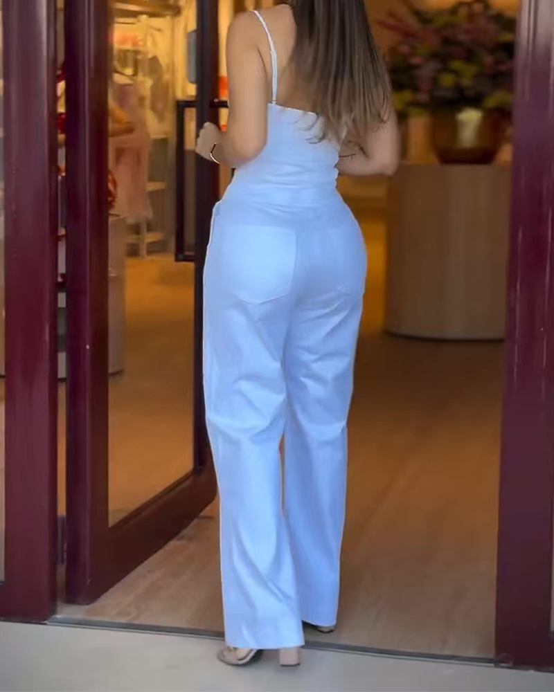 Sophisticated Garment with a Clean Classic Look