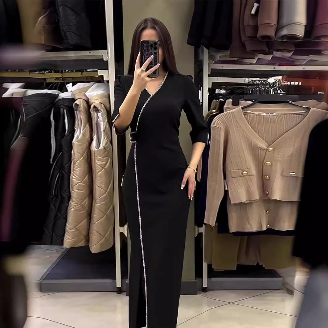 Effortlessly Elegant Dress with a Timeless Design